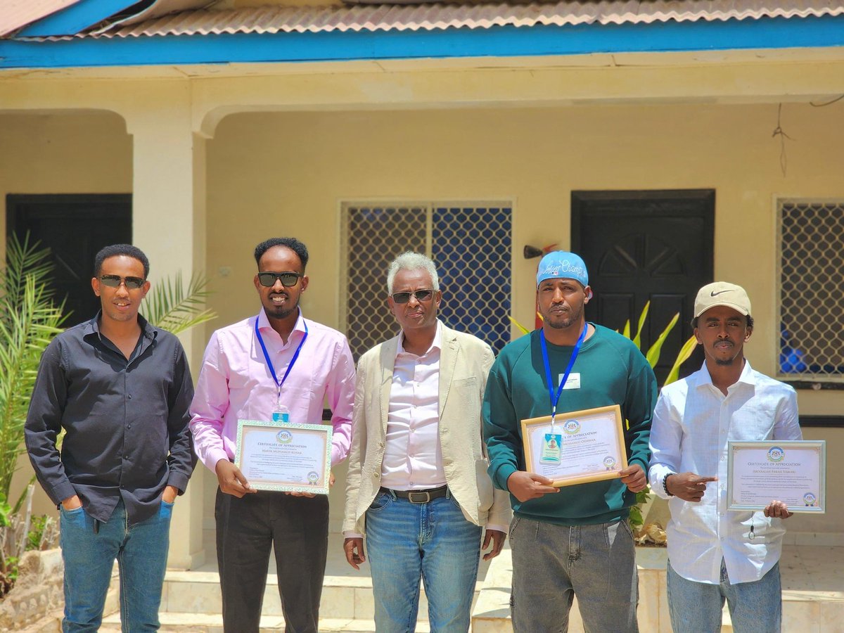 FarahJuxa's tweet image. Young #Explorers
Xariir #KOOSAAR, Cadnaan #Cadceed iyo #YAMAARI
Waraysi xiiso leh dhowaan fisha.