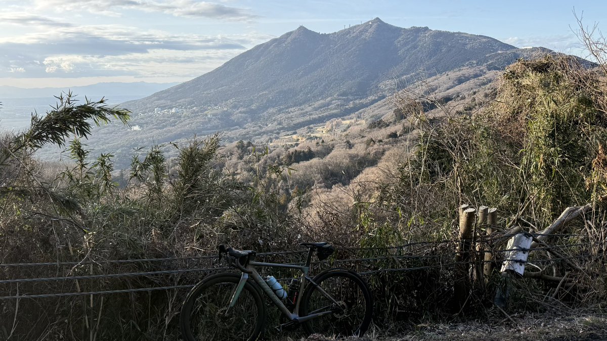 makotoayano's tweet photo. 明日のヒートキャラバンの撮影取材に向けてソロでルートをロケハン実走。筑波山域を走り尽くす104km/3,000mUPのエキップライドは超ハードだけどエモい道ばかりで最高だった。参加者の皆さんの健闘を祈ります。#heatcaravan https://t.co/BnsB5pAT38