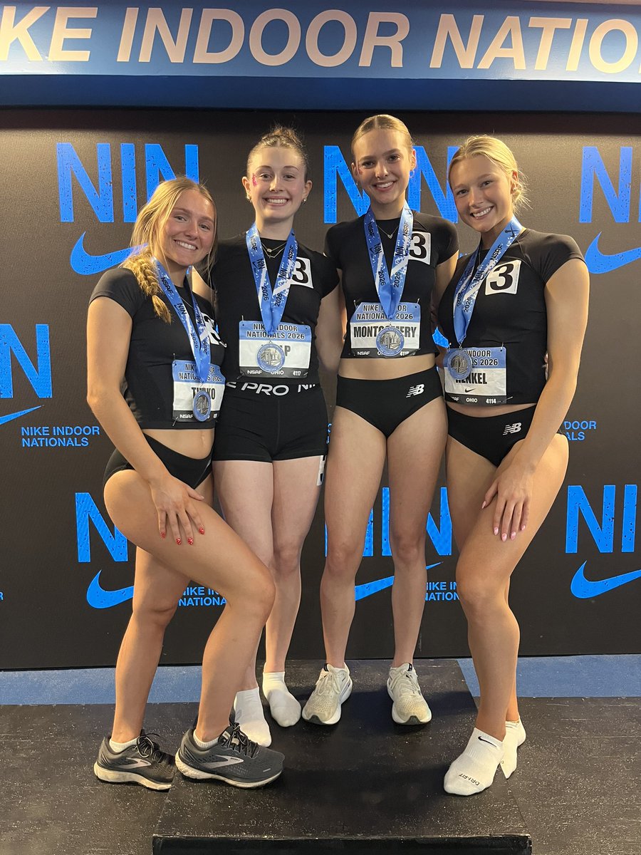Madisonhenkel11's tweet photo. 1st place finish for our 4x200 team in the Emerging Elite Division at NIN! https://t.co/j415zO8Y3M
