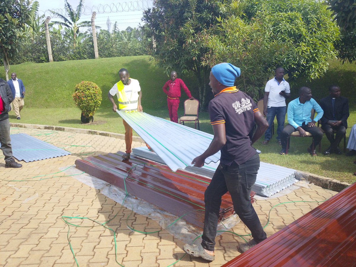 Katushabel43031's tweet photo. UPDATE: Thanks to Rt.Hon. @TayebwaThomas for supporting Churches, Mosques and schools in Ruhinda north constituency, Mitooma district. Through his P.A Mr. @AinomugishaAlex, iron sheets were distributed to different stakeholders within the constuency. https://t.co/GvQPTbQhaL