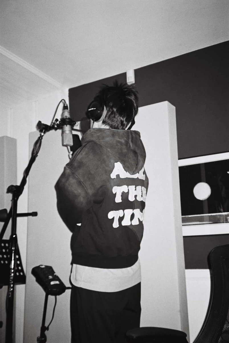 eaJ Corner TH tweet media