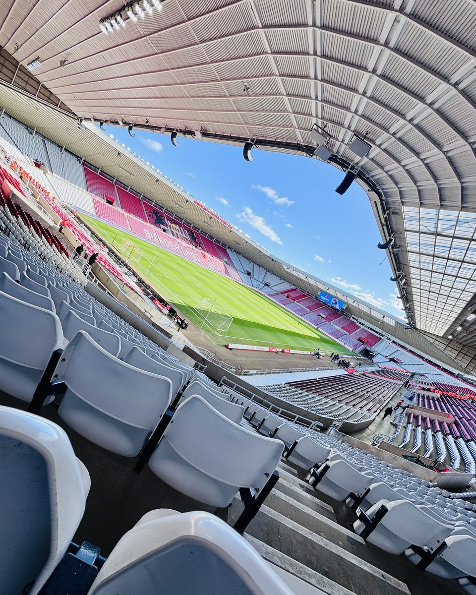 Welcome to the Stadium of Light… 🏟️✨