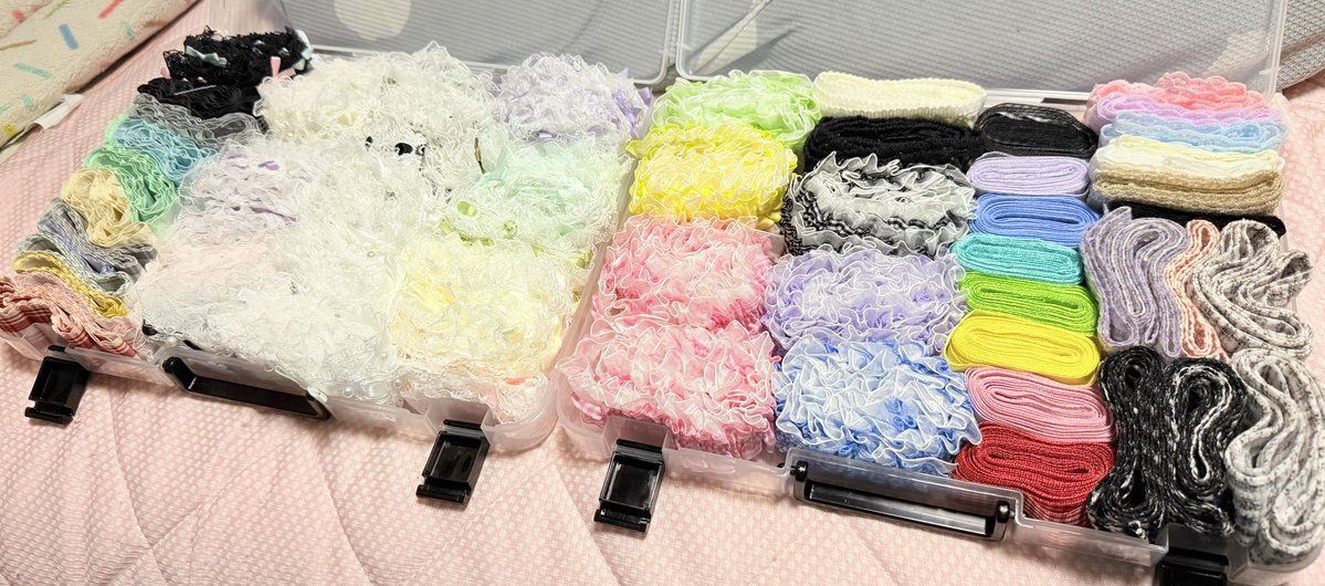 サテン以外のリボン整理した.ᐟ.ᐟ
すっきりして嬉しい反面、こんなに持ってたのかとビビってり𐔌՞  . .՞ 𐦯