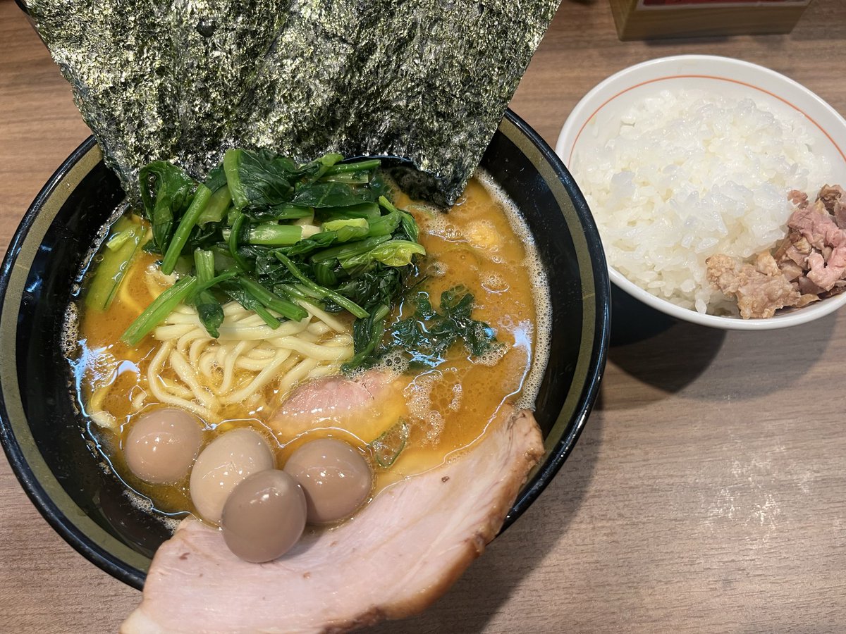 megane5daime's tweet photo. 末廣家美味しかった🍜
1時間弱並びましたが、並ぶ価値はある！
並ぶシステムがちょっと難しいですが、解説資料を配ってくれる親切なお店でした〜 https://t.co/y1gDL4NBpB