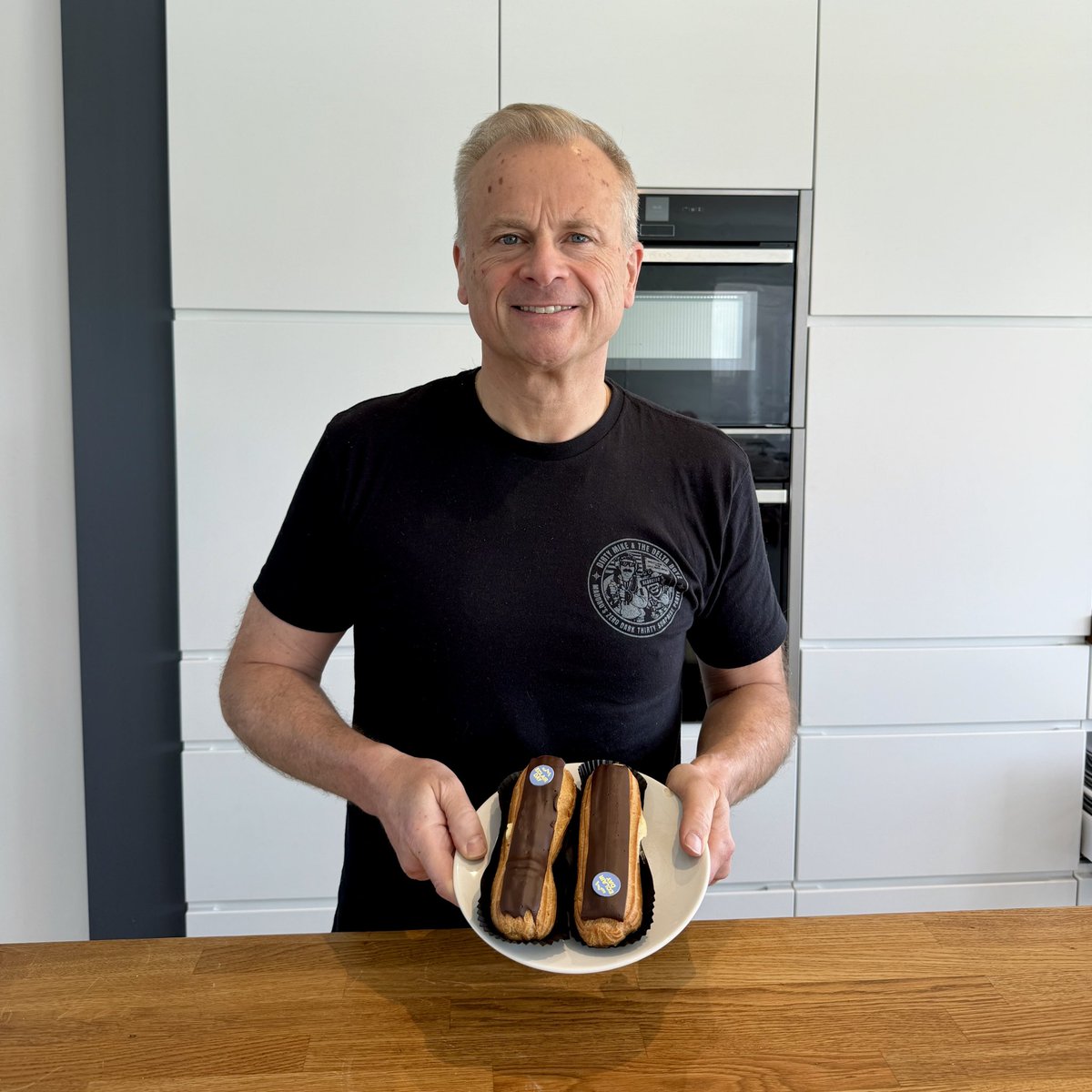 Aujourd’hui 14 mars, c’est la journée KickCancer Foundation Éclair.

Partout en Belgique, des éclairs solidaires sont vendus pour financer la recherche contre les cancers pédiatriques.
Un simple éclair peut contribuer à soutenir des traitements innovants et à donner plus d’espoir