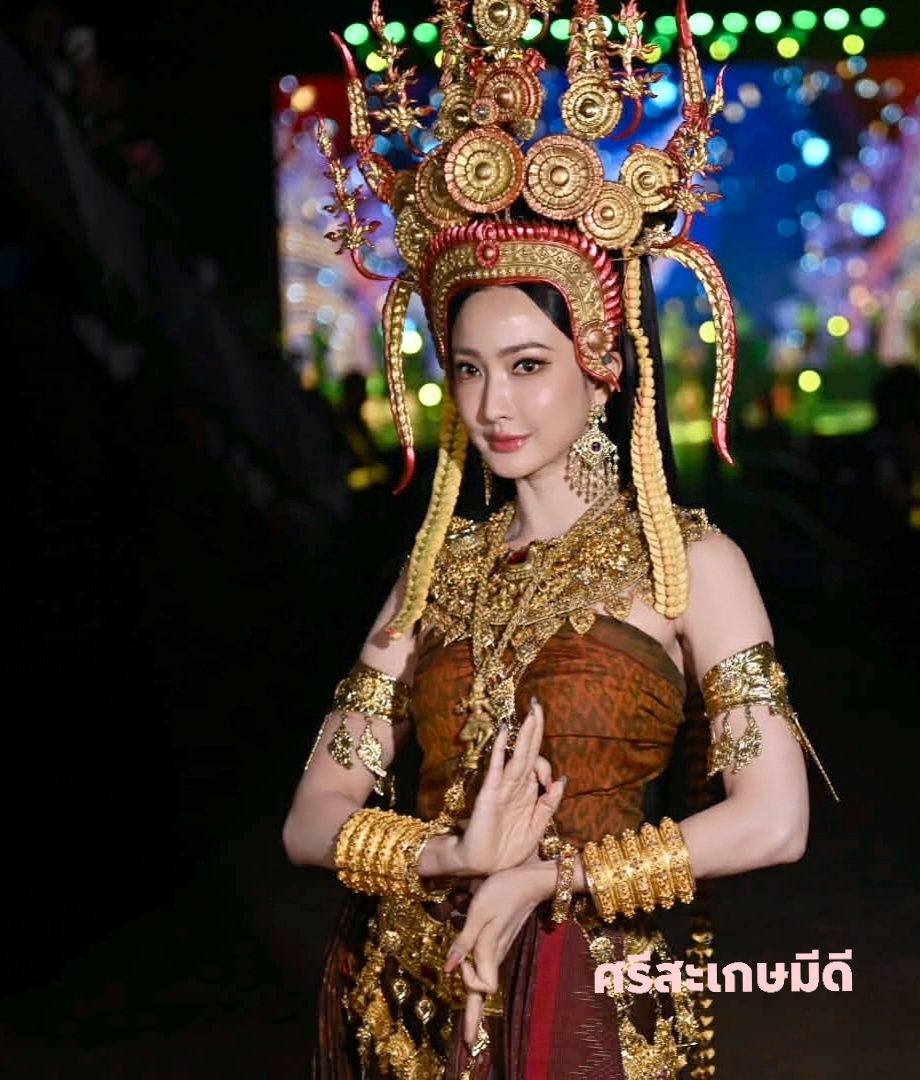 thin_thazin97's tweet photo. Taew Natapohn နဲ့ ရိုးရာဝတ်စုံဆိုတာ ခွဲမရအောင်ကိုလိုက်ဖက်နေတာမျိုး
အဟုတ်...မယုံမရှိနဲ့🫶🥺

လှပ တောက်ပနေလိုက်တာ✨

Picrd to owners 

#taewaew_natapohn 
#แต้วณฐพร
#AllAboutTaewNatapohn_Myanmar https://t.co/DzGxWqvktl