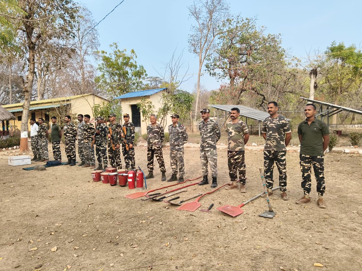 9BnSSB_INDIA's tweet photo. हर आपदा पर विजय — हर परिस्थिति में तत्पर!”
सीमा चौकी में पदस्थापित कार्मिकों द्वारा फायर फाइटिंग अभ्यास।
#SSB_INDIA
#SSBFTRLUCKNOW
#SSBSHQGKP
#FireFightingDrill
#SafetyFirst
#DisasterPreparedness
#EmergencyResponse
#SevaSurakshaBandhutva
#IndianSecurityForces
#NationFirst https://t.co/HIyRS6SNjF