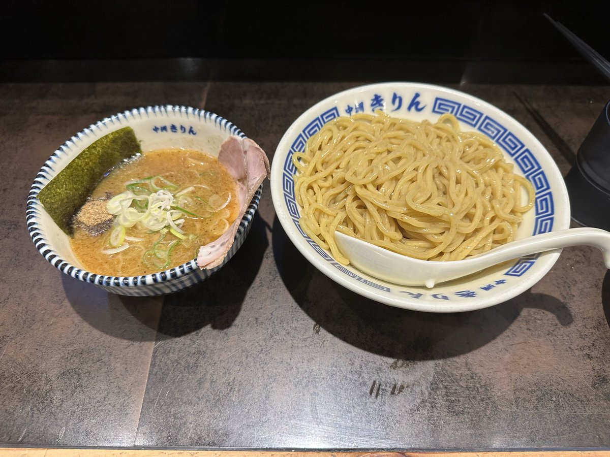 らくだ tweet media