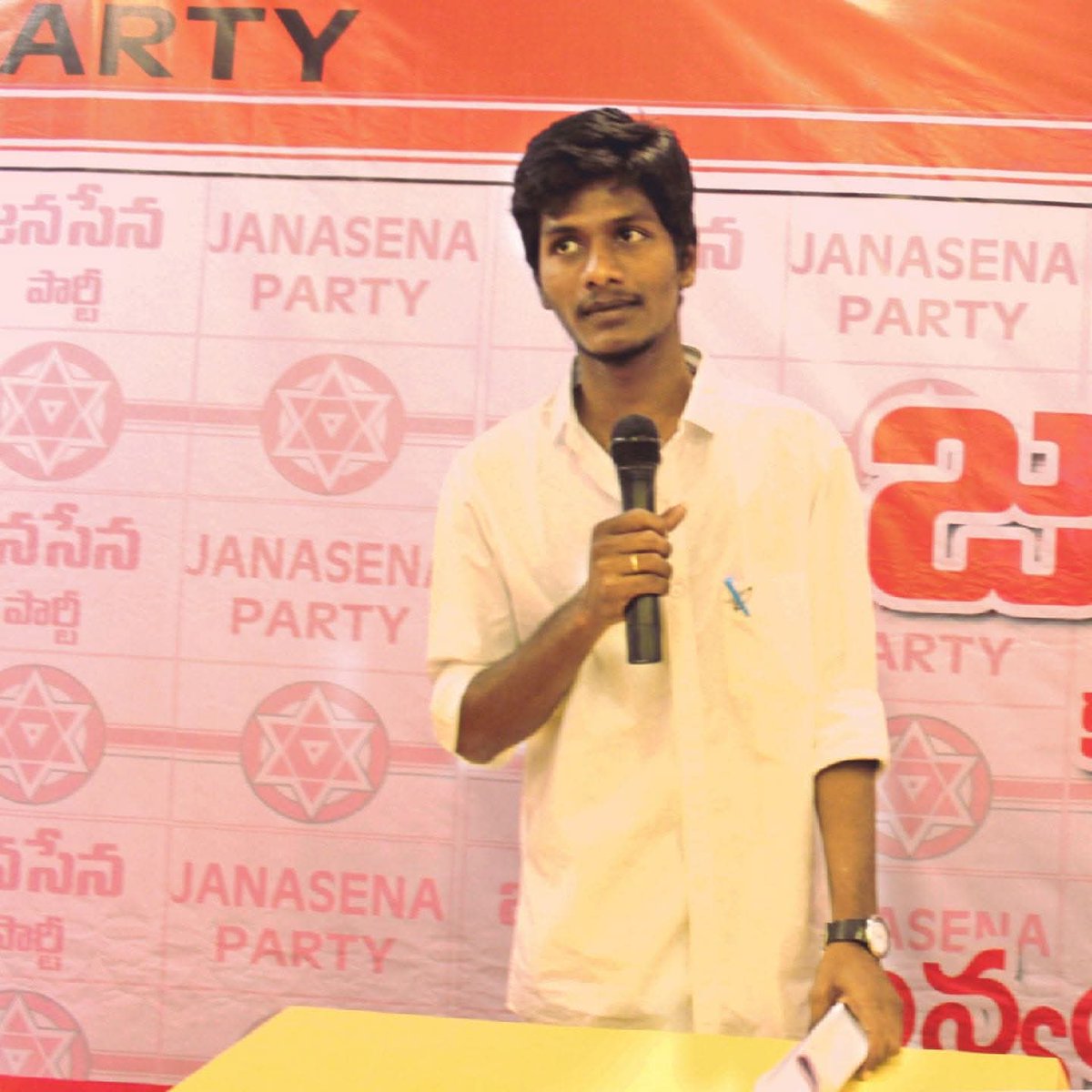 AjayBabblu4pk's tweet photo. 8 years ago నాలో ఈ ధైర్యానికి మరో రూపమే నేను పవన్ కళ్యాణ్ గారి అభిమాని అని ఆలోచన🔥 @JanaSenaParty @JanaSenaParty @JSPShatagniTeam 
@PawanismNetwork https://t.co/l4CS0mnUUW