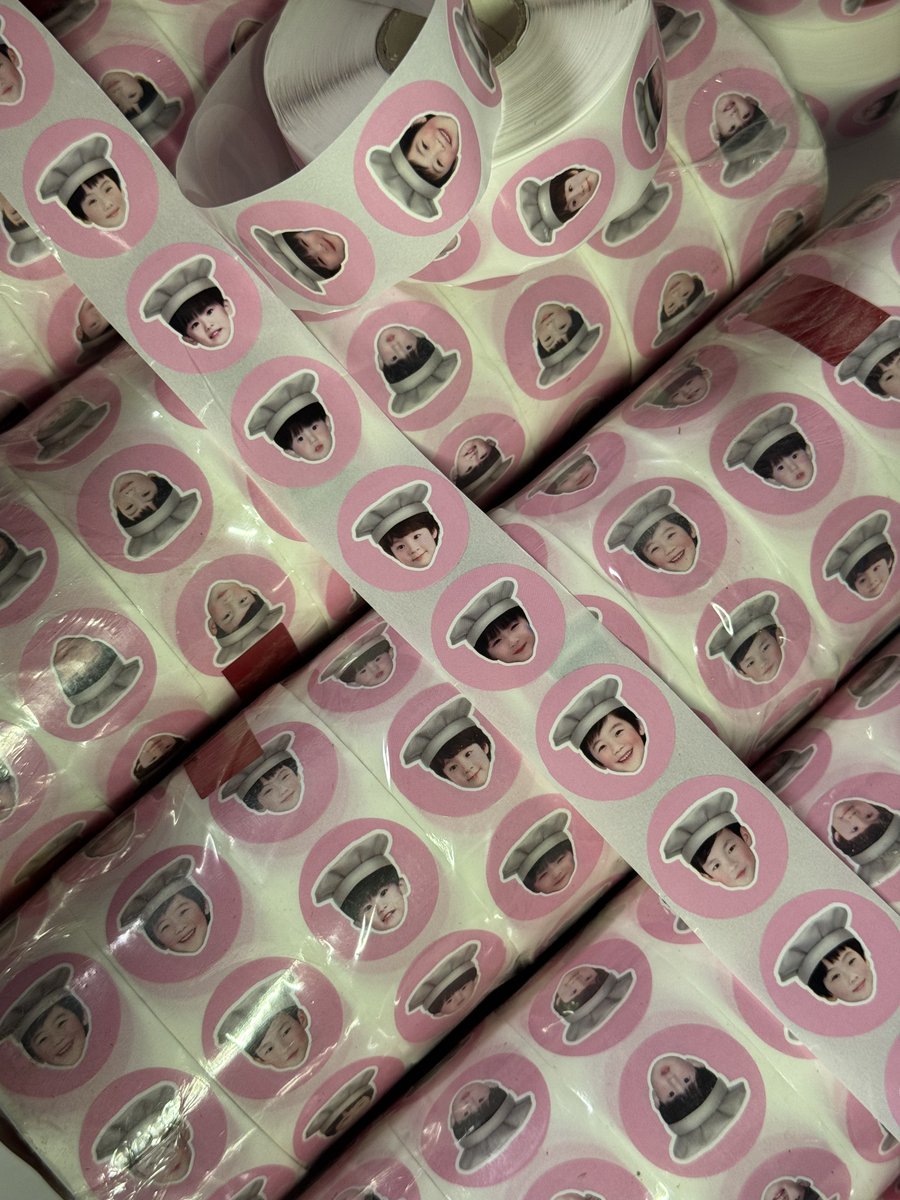 meltyclub's tweet photo. ⠀⠀✮ ⋆ รับผลิตสติกเกอร์ม้วน   ⋆ 𖦹

1000 ดวง ม้วนละ 39  บาท  ขั้นต่ำ 50  ม้วน  
⠀( ราคาเป็นราคาเริ่มต้นจากรุ่นที่ถูกที่สุด )

𓈒⠀เรทราคาจำนวนและขนาดอื่นๆในภาพที่ 2  หรือสามารถดูเพิ่มเติมได้ในเว็บไซต์

𓈒⠀รบกวนอ่านรายละเอียดบนเว็บไซต์ให้ครบถ้วนก่อนสั่งผลิต

𓈒⠀สามารถคละลายได้ สามารถไดคัทตามรูปทรงที่ต้องการได้ ไม่สามารถคละรูปทรง สติกเกอร์ทุกม้วนหน้าตาจะเหมือนกัน

𓈒⠀ มีเก็บรอบ 2 ชำระอีกครั้งตอนสินค้าถึงไทย

𓈒⠀ ระยะเวลาการผลิตและนำเข้า 28-40 วัน±

𓈒⠀ไม่มีปิดรอบ ลงคิวภายใน 1 วันหลังสั่งผลิต

♡ รายละเอียดและสั่งผลิต https://t.co/nyvuI0nx3C

♡  สั่งผลิตส่งไฟล์ทางผ่านเว็บไซต์เท่านั้น !

#รับผลิตของแจก #รับผลิตgiveaway