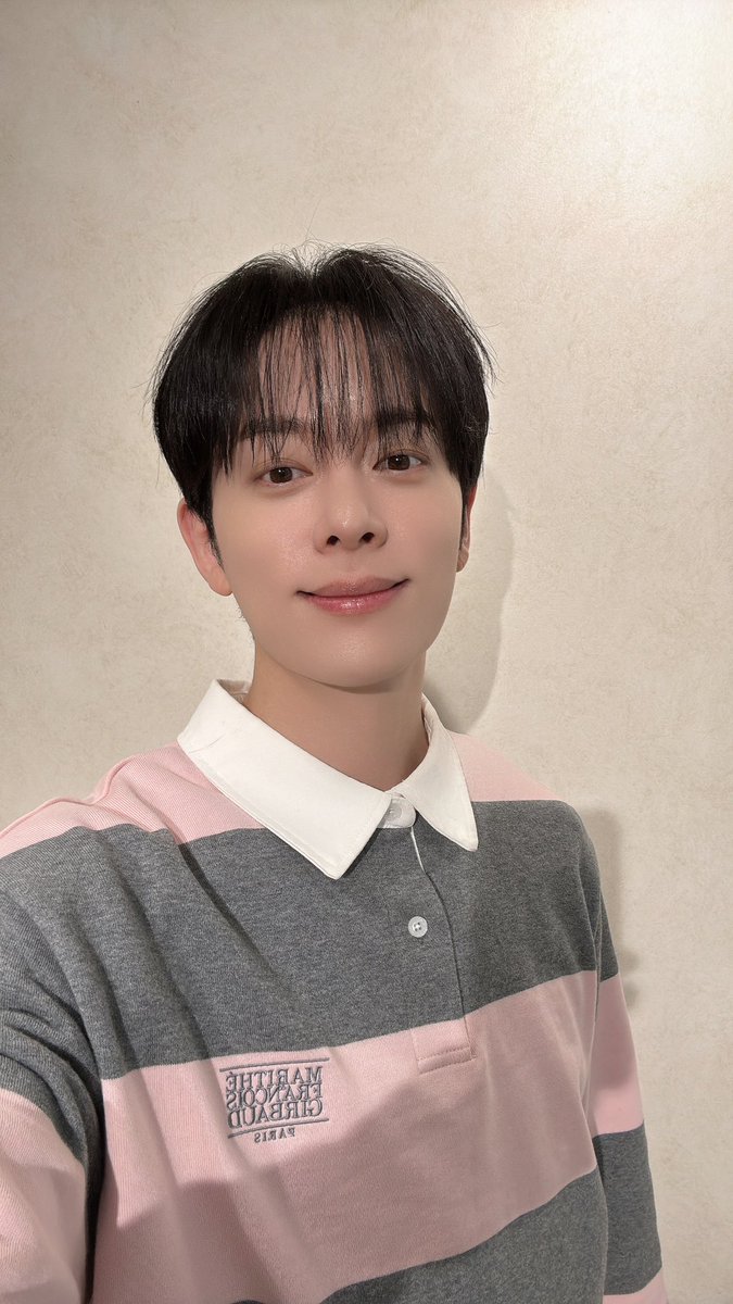 BFofficial_JP's tweet photo. [📸]
#BOYFRIEND #DONGHYUN VIDEO TALK EVENT

#ドンヒョン と素敵な週末の時間を過ごしてくださりありがとうございました🩷
次は4月のソロファンミーティングでお会いしましょう！
明日12:00よりチケット一般予約開始です📢

#보이프렌드 #동현 https://t.co/h4Gc98QXy3