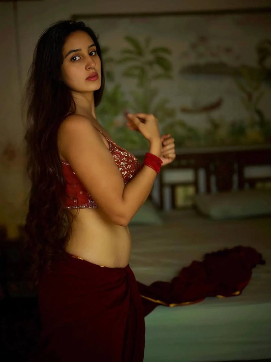 Shivanikashmiri's tweet image. Desi vibe, timeless charm ✨
#desivibes #instareels #reelstrending #viralreels #explorepage