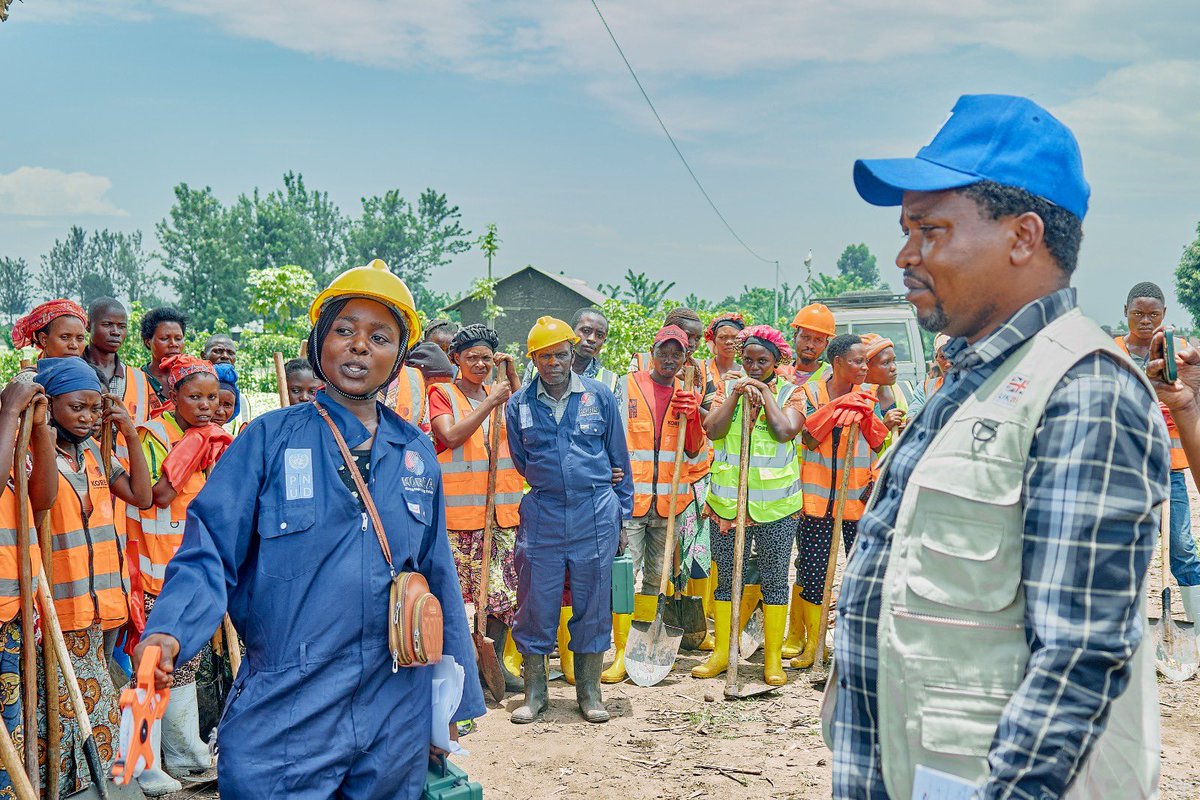 Vifederdc1's tweet photo. En images,la mission d’évaluation du @PNUDRDC sur les activités de la VIFEDE menées avec d’autres partenaires à Kiwanja, Kalengera et Rugari en territoire de Rutshuru Mission liée à un projet d’appui au résilience des communautés financé par la Coré à travers le @PNUDRDC https://t.co/LhRLqWapez