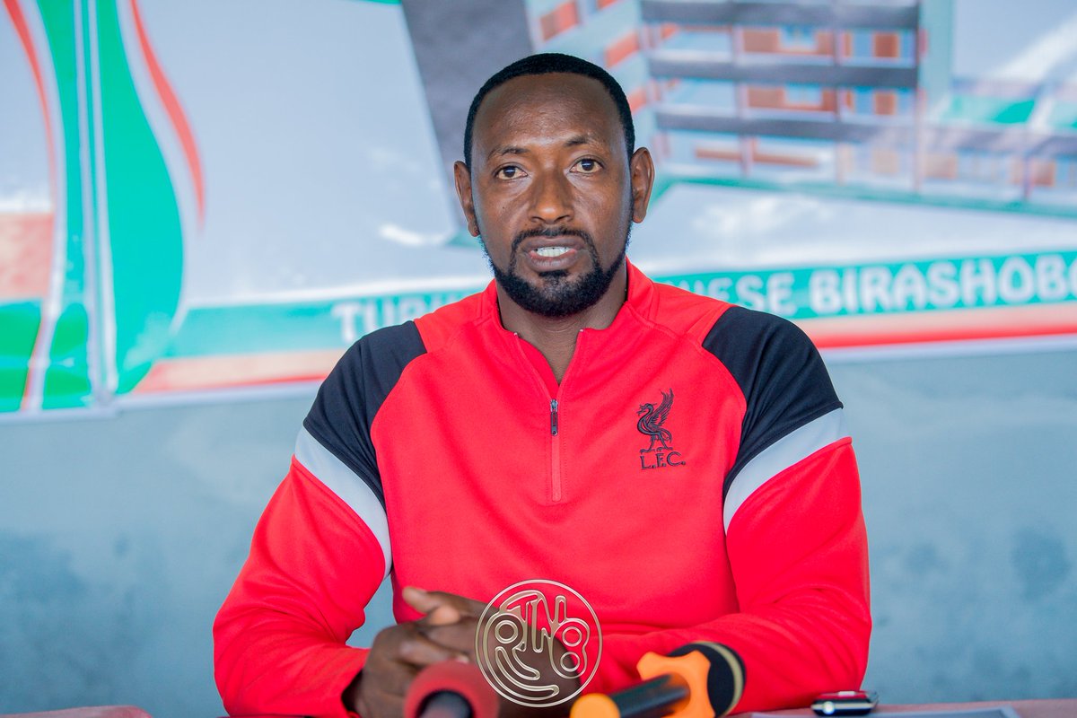 RTNBurundi's tweet photo. #𝗚𝗶𝗵𝗼𝘀𝗵𝗮 : 𝟭𝟰𝟴 𝘃𝗲𝘂𝘃𝗲𝘀 𝗱𝘂 𝗾𝘂𝗮𝗿𝘁𝗶𝗲𝗿 𝗪𝗶𝗻𝘁𝗲𝗿𝗲𝗸𝘄𝗮 𝗿𝗲𝗰̧𝗼𝗶𝘃𝗲𝗻𝘁 𝗱𝗲𝘀 𝗽𝗮𝗴𝗻𝗲𝘀
Ce samedi 14 mars 2026, 148 veuves du quartier #Winterekwa, en zone #Gihosha, ont reçu des pagnes lors d’une action de solidarité organisée par le chef de ce quartier. La cérémonie s’est déroulée en présence du chef de zone Gihosha, Ndayikeje Astère, qui a tenu à soutenir cette initiative destinée aux femmes à faibles moyens.
Selon lui, cette action caritative est organisée pour la sixième édition depuis 2020. Elle est rendue possible grâce à l’implication des responsables du quartier #Winterekwa ainsi que des citoyens attachés aux valeurs de solidarité. Ndayikeje Astère a souligné que cette initiative intervient au moment où le mois de mars est consacré à la dignité de la femme.
𝙐𝙣 𝙚𝙭𝙚𝙢𝙥𝙡𝙚 𝙖̀ 𝙨𝙪𝙞𝙫𝙧𝙚 𝙥𝙤𝙪𝙧 𝙡𝙚𝙨 𝙖𝙪𝙩𝙧𝙚𝙨 𝙦𝙪𝙖𝙧𝙩𝙞𝙚𝙧𝙨
Le chef de zone #Gihosha a salué l’engagement des responsables du quartier #Winterekwa pour la continuité de cette action de solidarité. Il a indiqué souhaiter que cet exemple inspire d’autres dirigeants locaux afin que, lors de la septième édition, les femmes vulnérables de tous les quartiers composant la zone #Gihosha puissent également en bénéficier.
Il a par ailleurs annoncé que la prochaine édition devrait être organisée à l’échelle de toute la zone afin de soutenir davantage de femmes à faibles revenus.
A cette occasion, il s’est engagé à offrir dix pagnes pour appuyer l’initiative.