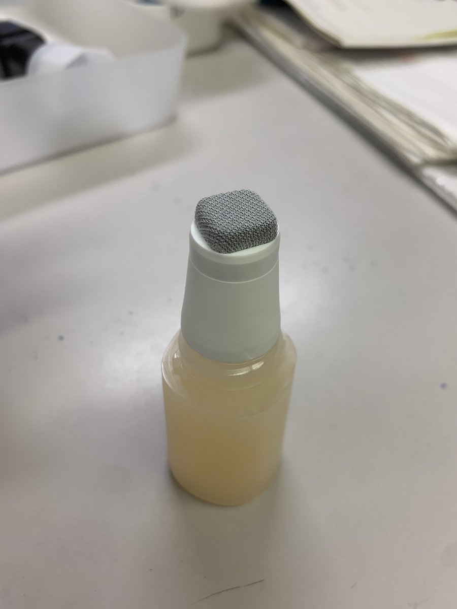 sumax_camp's tweet image. 液体のりタイプの新兵器投入！

スポンジが角形はきっと使いやすいはず！

 #KOKUYO
 #コクヨ
 #GLOO
 #シワなくキレイ