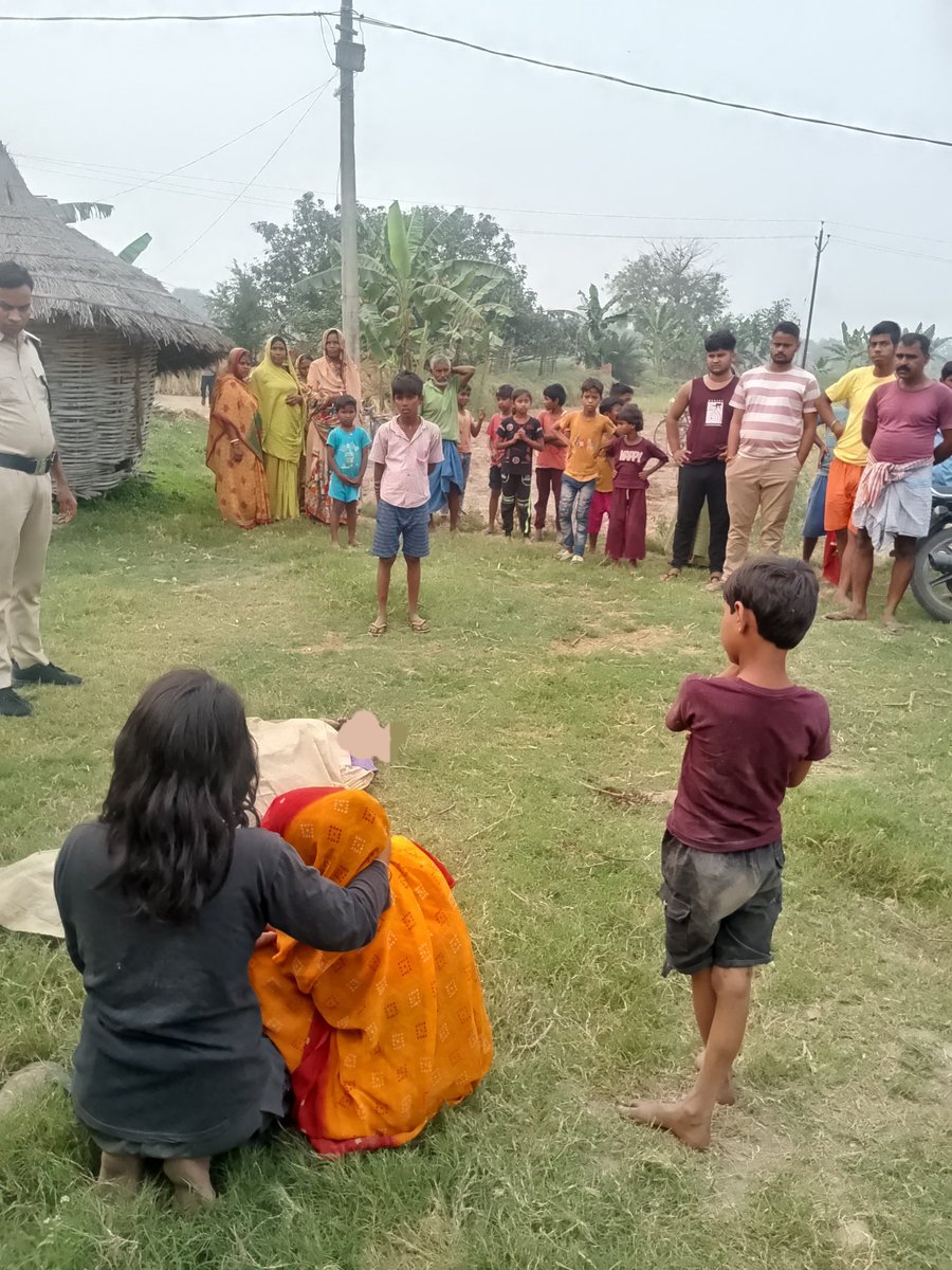 कुआं ठाकुर का 
मिट्टी ठाकुर की 
कुएँ में फैंकी गई लड़की ठाकुर की,
मिट्टी में 10 मीटर घसीटती हुई लड़की ठाकुर की। 

लेकिन ठाकुर का क्या ?  कुछ नहीं 
ना मीडिया 
ना अखबार 
ना प्रशासन 
ना सरकार 
ना नेता 
ना सामाजिक न्याय !!