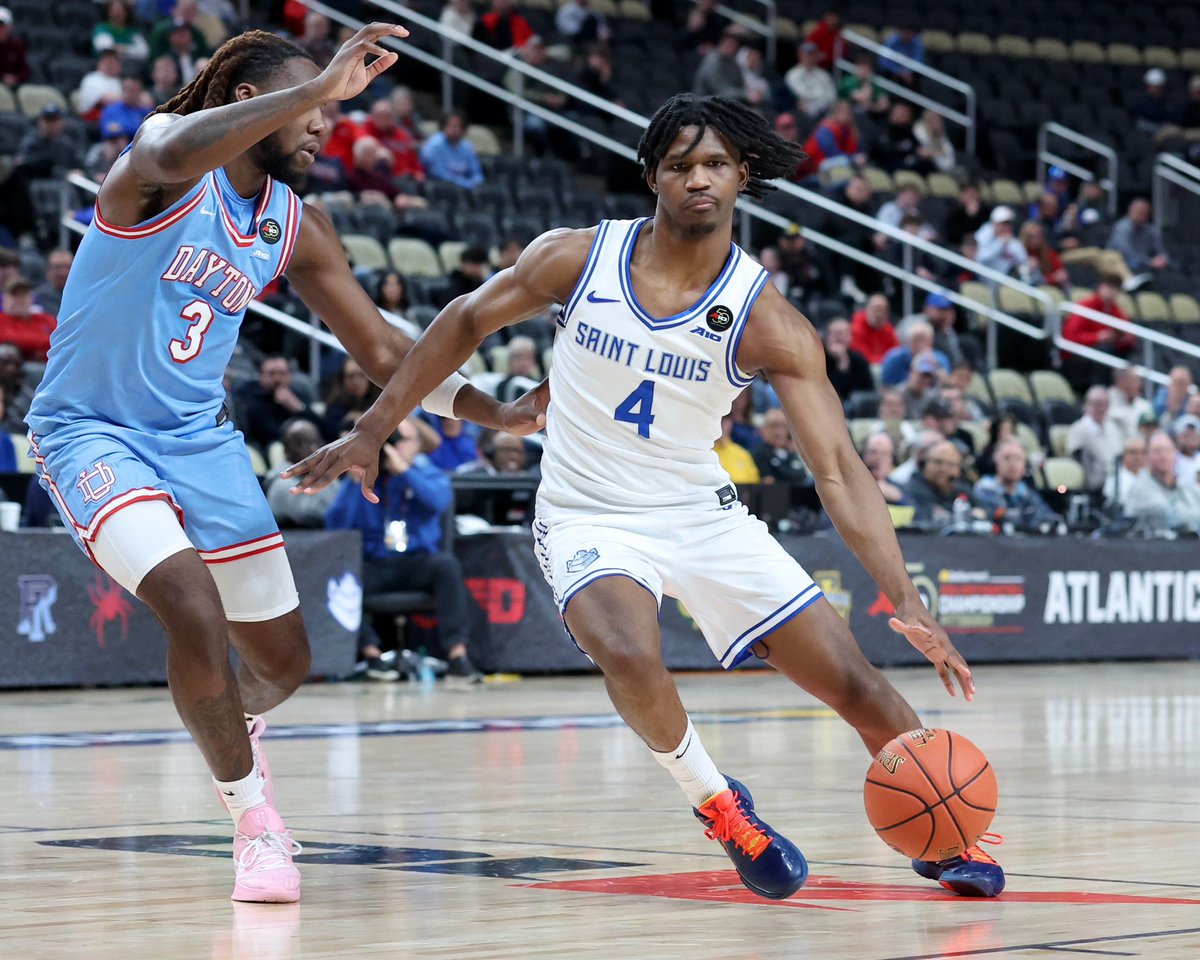 Tremendous first half in the books 🔥

Saint Louis 36 - Dayton 33

McCottry (9 PTS, 4 REB, 3 AST) filling the stat sheet. Derkack 12 PTS

📸 <a href="/HenselMedia_/">Hunter Hensel</a>