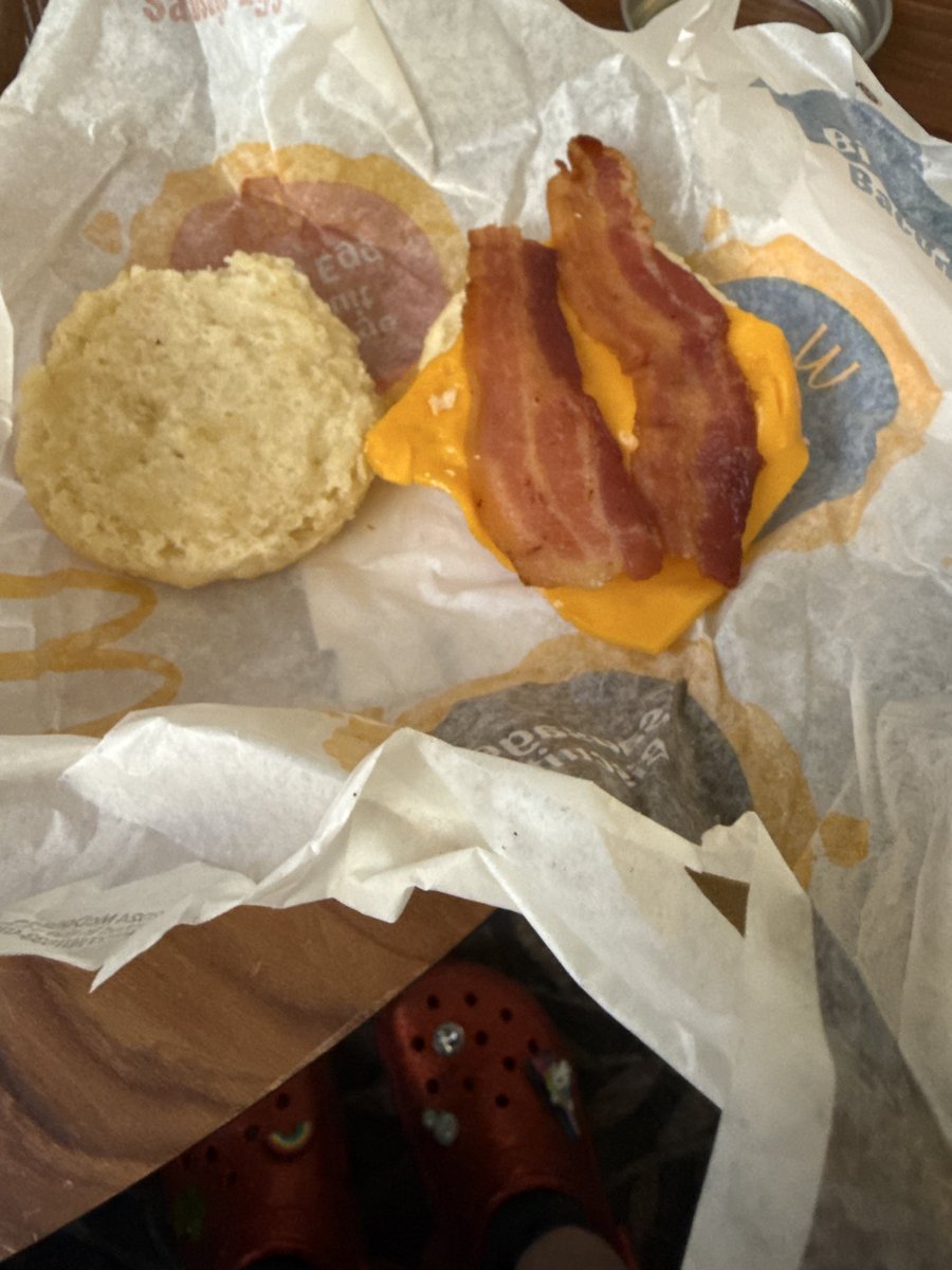 ShaRich2's tweet photo. When you order a sausage biscuit and don’t even receive a menu item. 

@McDonalds #imnotlovinit https://t.co/AxfLAdXpzv
