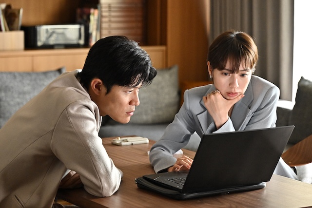 realsound_m's tweet photo. 【分析】戸田恵梨香が『リブート』で放った“ミステリアスな魅力”　仮面の裏に隠した“孤独と覚悟”

https://t.co/wYtmxoFG5t

#リブート #戸田恵梨香 https://t.co/hVTuUd6QGZ