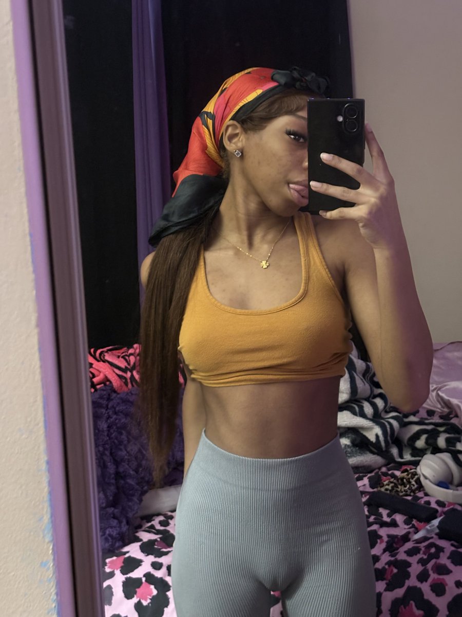 $𝐿𝐼𝑀 🍭 tweet media