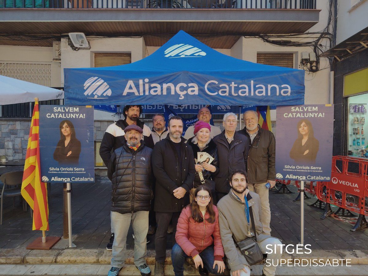 Garraf_AC's tweet photo. Plogui o faci sol, el Garraf hi és.

Avui a #SantPeredeRibes i a #Sitges pel SUPERDISSABTE de @CatalunyaAC

Al carrer, amb la gent. Sempre.

#SalvemElGarraf 💙 https://t.co/UpCdArAj2s