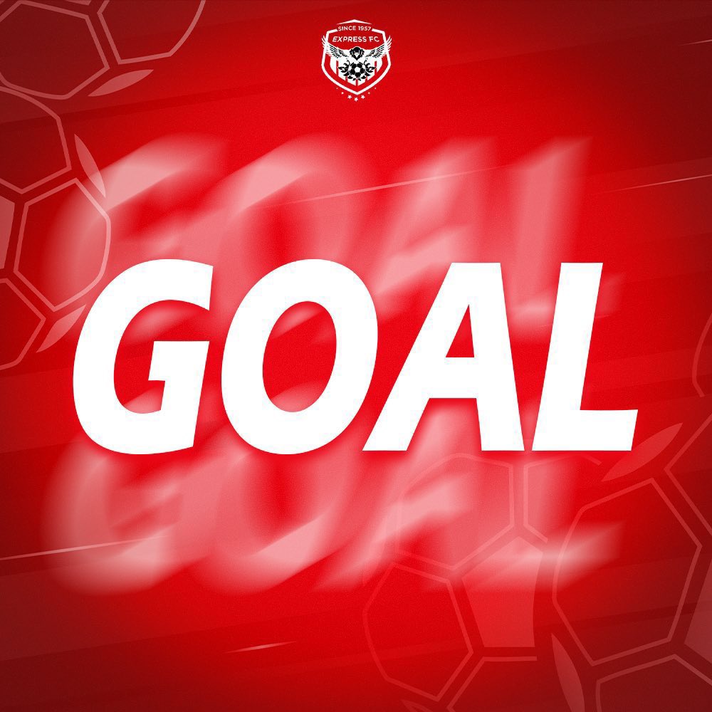 ExpressFCUganda's tweet photo. GOAAAALLL!
Kenneth Kimera loops the goalie and rattles the cross bar, Ssenyonga shoots at the empty net.
(π΄π‘) || 2-1
#SUPL || #MD21 || #EXPURA https://t.co/idpm4ifirU