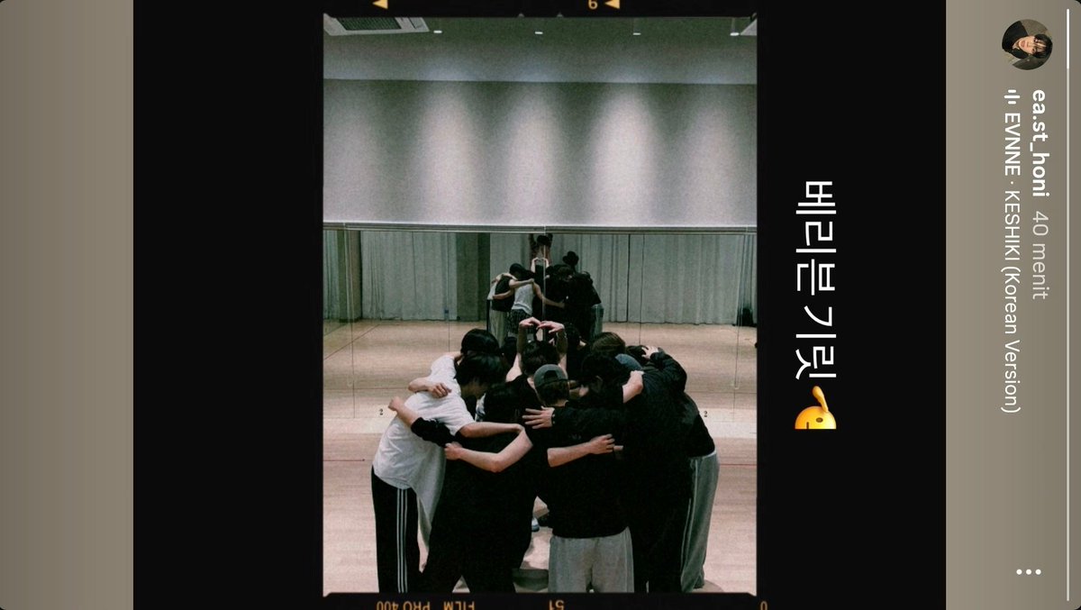 VERIVERY’s Dongheon posted a photo of VERIVERY and EVNNE members hugging on his IG Story

"Verivnne get it🫡"

I love their bond so much🥹❤️
베리븐 화이팅!!
#VERIVERY #EVNNE