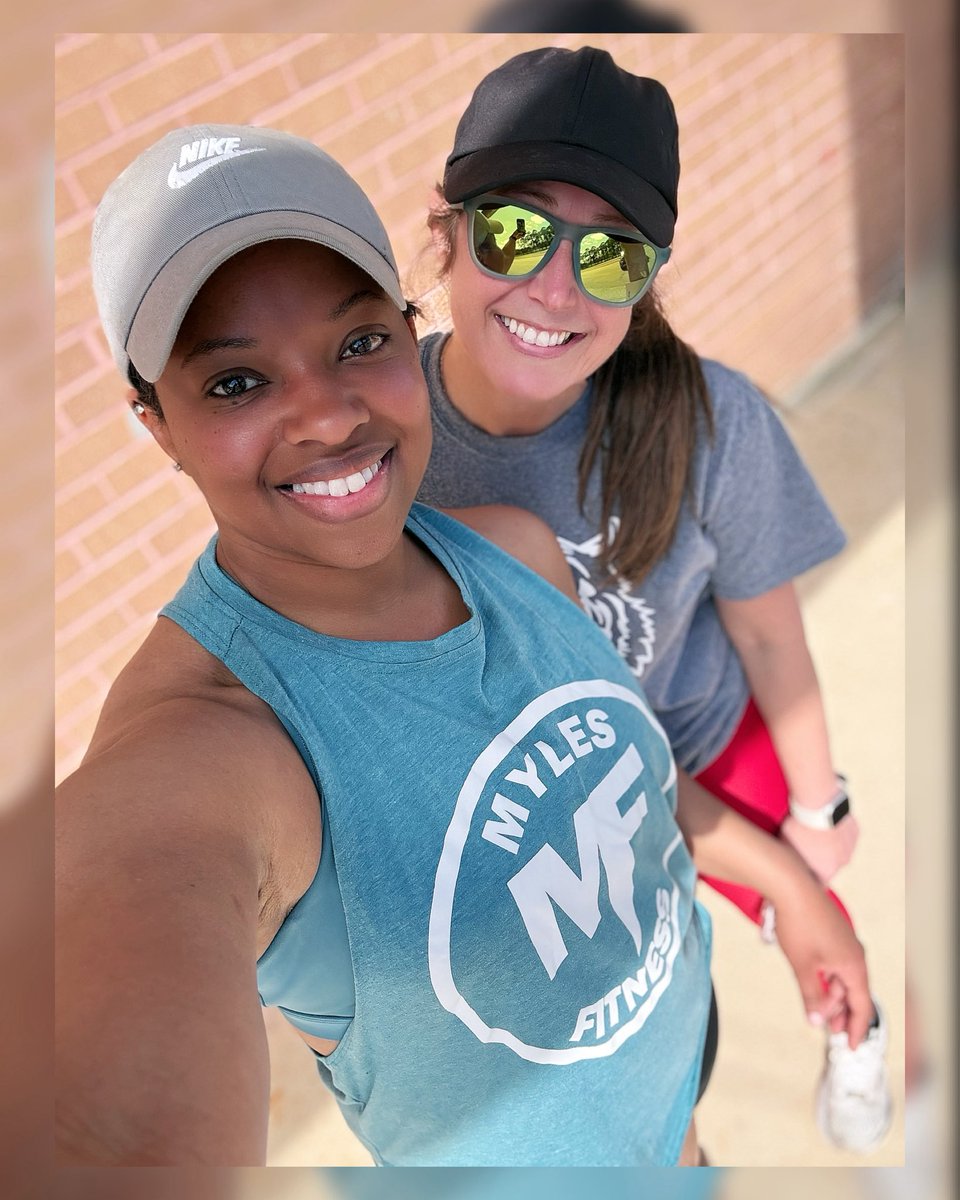 LaraeMyles's tweet image. #Saturdaze 🔥🔥🔥
Remind me not to steal one of Sheana Dillon workouts again! 😜👍🏽💪🏽💦
#TrackPractice 🏃🏽‍♀️🏃🏽‍♀️🏃🏽‍♀️