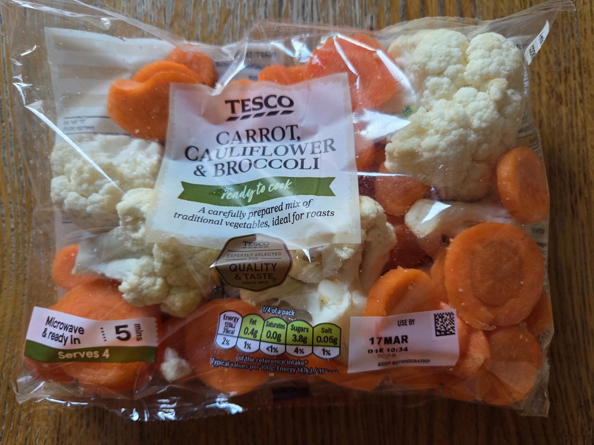 Sharon_c02's tweet photo. @Tesco any idea where the broccoli  🥦 is 🤣 none in the pocket at all!! Mother day dinner will have to been broccoli-loss lol https://t.co/L4dhnEwo1s