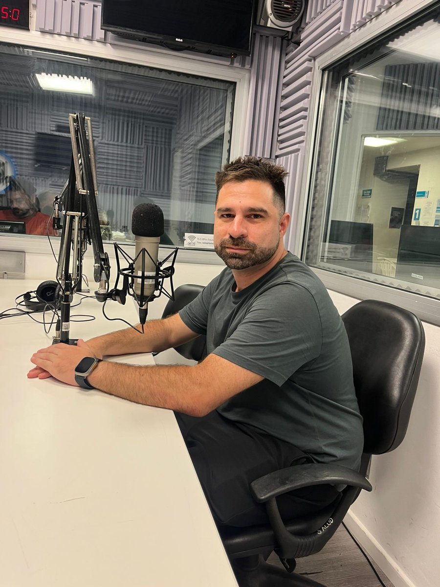 provincia1270's tweet photo. " La empresa de mi viejo marcó lo cíclico de Argentina. Arrancó con electrodomésticos y en los '90 comenzó a importar productos. Hoy importamos y producimos desde humo líquido hasta aceite de coco". 

🎙️ Guido Agostinelli en El Tenedor de Libros 🍴📚
💻https://t.co/jKejIHcpvt https://t.co/aNgTxPpnkj