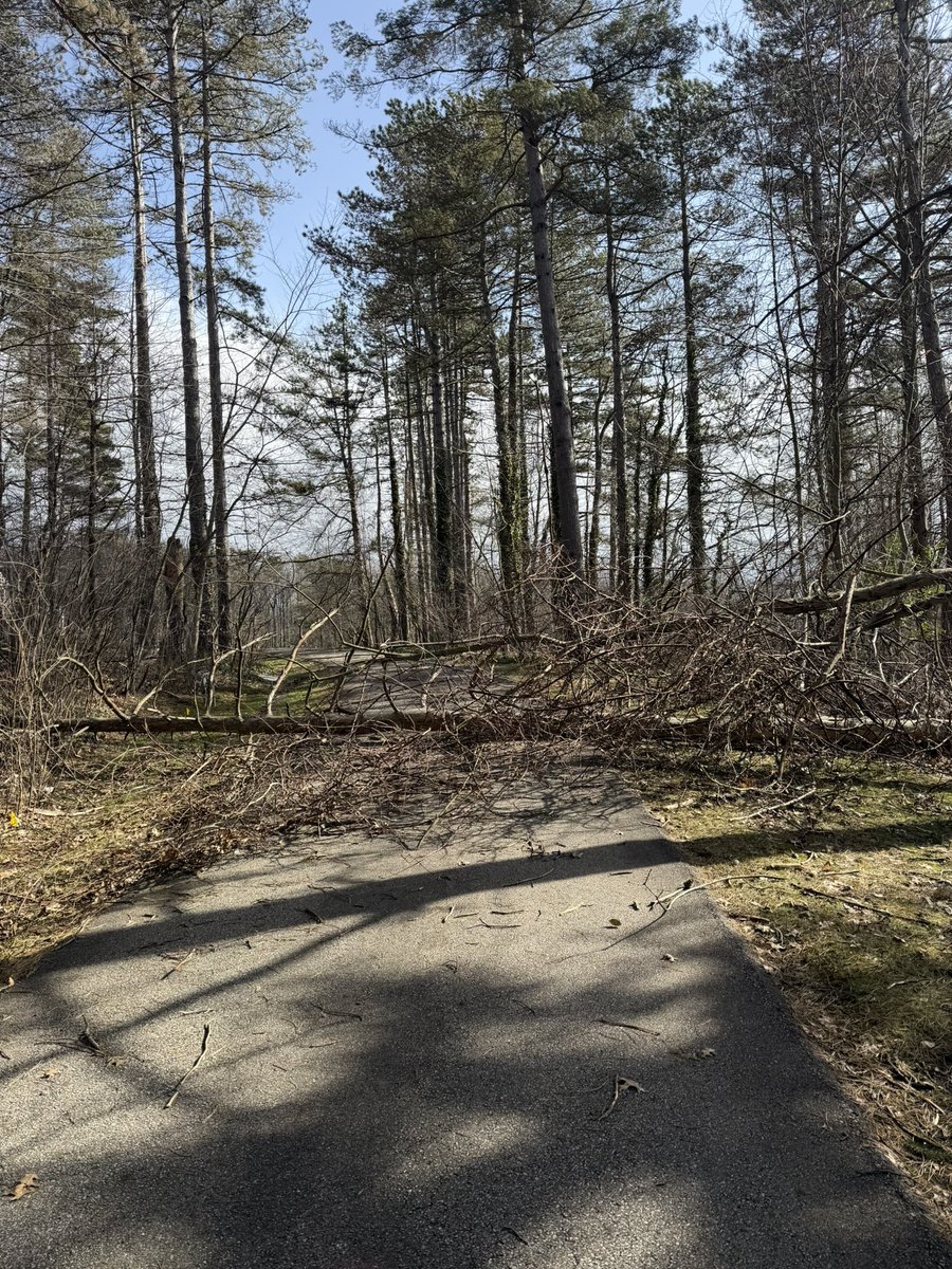 jirafausa's tweet photo. @NWSCLE Moreland hill https://t.co/6wxo9HbGOE