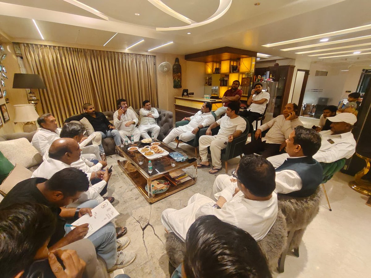 SChaudharyINC's tweet photo. आज मुरादाबाद आवास पर माननीय पूर्व विधायक, राज्यमंत्री व राष्ट्रीय सचिव श्री @dgurjarofficial जी, राष्ट्रीय सचिव @vidit_congress जी, पूर्व मेयर प्रत्याशी @hajirizwan0786 जी, जिलाध्यक्ष मुरादाबाद @gumber_vinod जी, ज़िलाध्यक्ष संभल आरिफ तुर्क जी, जिलाध्यक्ष अमरोहा @katariya_omkar जी एवं अन्य संगठन पदाधिकारियों का आगमन हुआ एव सभी से शिष्टाचार भेंट की !