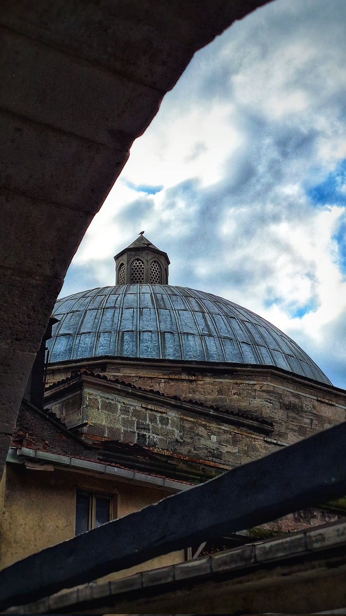 cagataytopcu's tweet photo. 📍Eminönü'nde yürürken... 🚶🏻♂️
#Eminönü #tarih #mimari #cami #hamam #çarşı #sütun #kültür #kültürelmiras #gezi #gezgin #istanbul https://t.co/clWPo65jUO