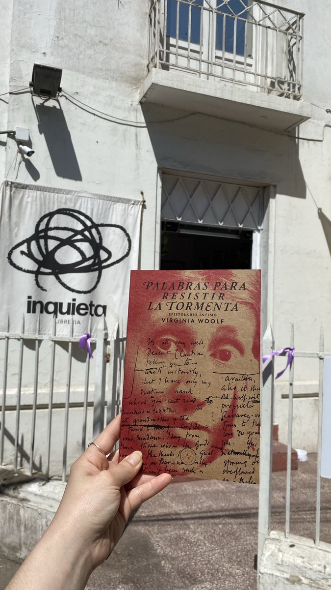 AlquimiaEd's tweet photo. ya llegamos a librerías 📚🌹
¿a cual nos recomiendan ir en la Región Metropolitana? https://t.co/DoVQoL55fO