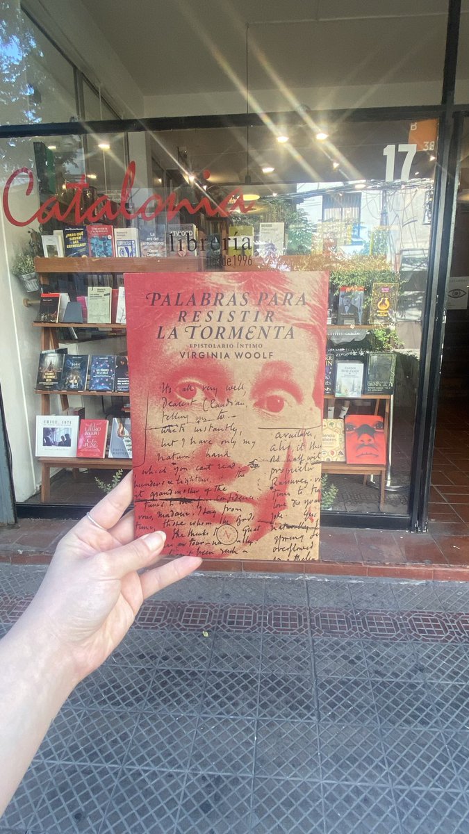 AlquimiaEd's tweet photo. ya llegamos a librerías 📚🌹
¿a cual nos recomiendan ir en la Región Metropolitana? https://t.co/DoVQoL55fO