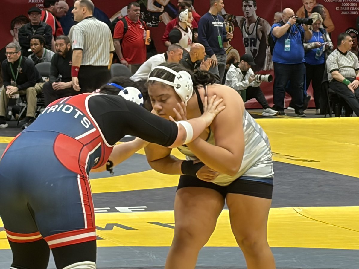AthleticsBMHS's tweet image. Borders with a PIN!
She advances to the semifinals tonight. #CHAMP
