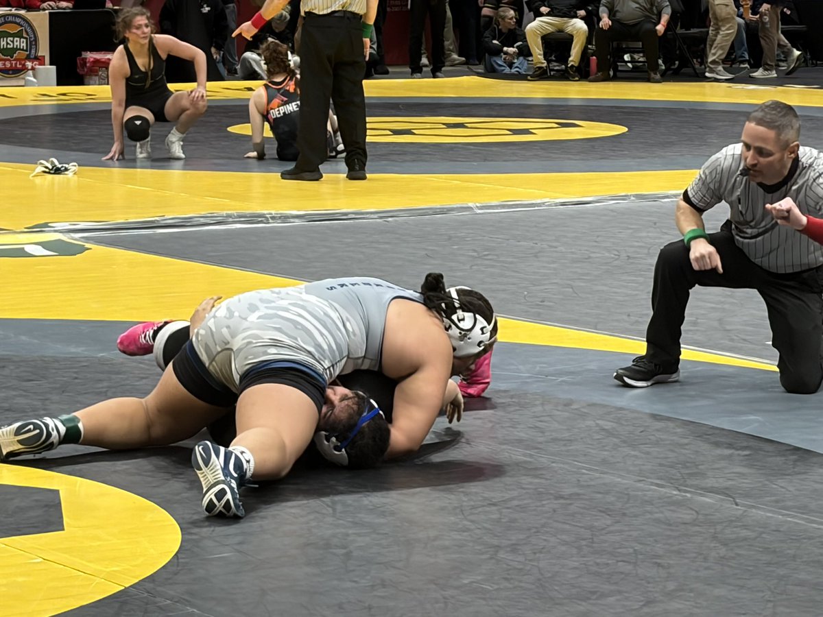 AthleticsBMHS's tweet image. Borders with a PIN!
She advances to the semifinals tonight. #CHAMP