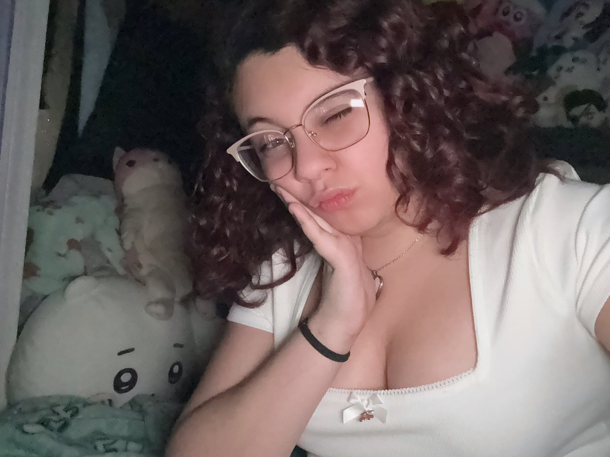 ★ ; 🍎pao🍏 . ♱ @ RE9 tweet media