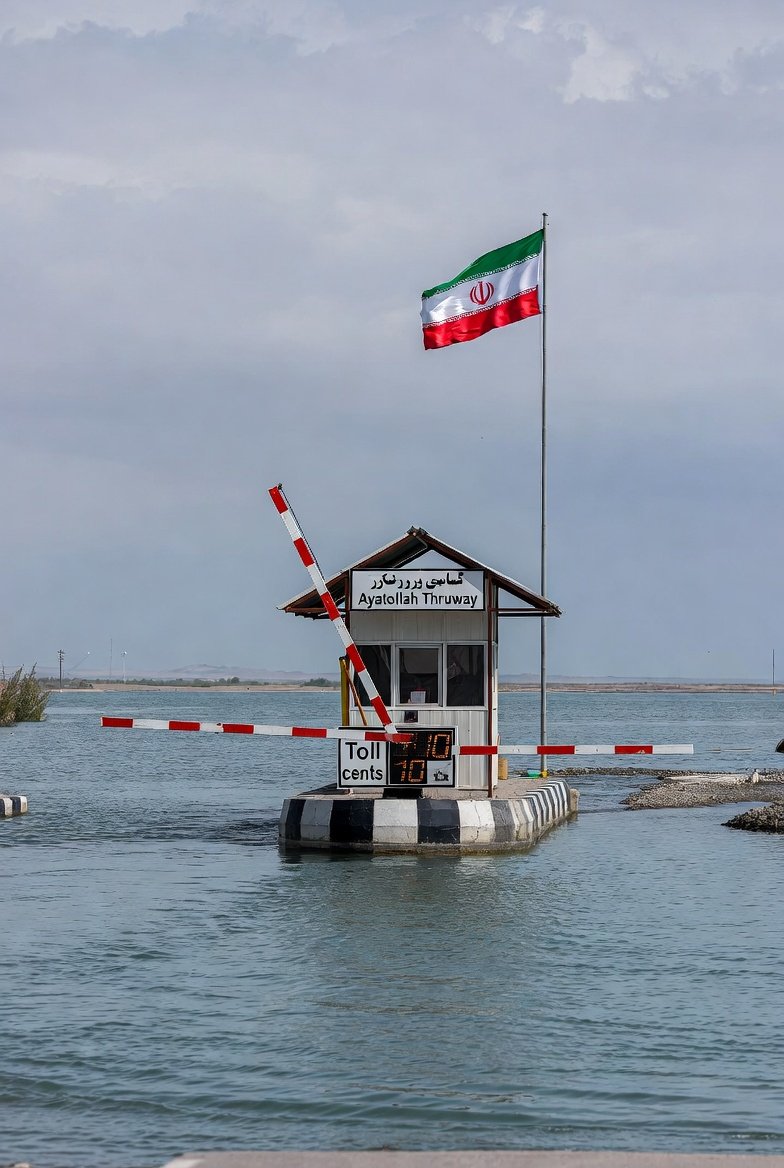 TheDonkWrangler's tweet photo. What the media thinks when they hear that the Strait of Hormuz is blocked.

"Someone go back to town and get a s**tload of dimes!!" https://t.co/1rw837cplo