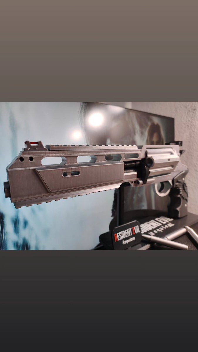 HijodeTKD's tweet photo. Pistolón apoteósico https://t.co/XeoNZI5QHl
