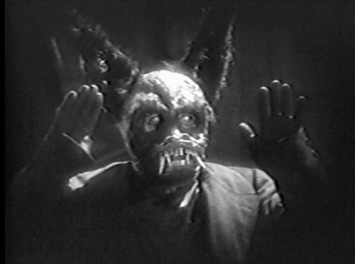 100YearsAgoLive's tweet photo. A new thriller film, The Bat, premieres in New York City. 

The movie features a villain in a cape and a bat mask, who is called by “bat-signal.” https://t.co/moRVOStN5G