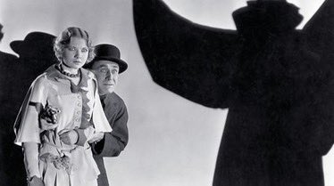 100YearsAgoLive's tweet photo. A new thriller film, The Bat, premieres in New York City. 

The movie features a villain in a cape and a bat mask, who is called by “bat-signal.” https://t.co/moRVOStN5G