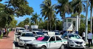 En México, sin embargo, en este, como en miles de temas más, la satisfacción del usuario simplemente les vale madre.
Los taxistas se han convertido en un gremio de trogloditas (vean Cancún) que quieren -básicamente- robar y extorsionar al pasajero...
