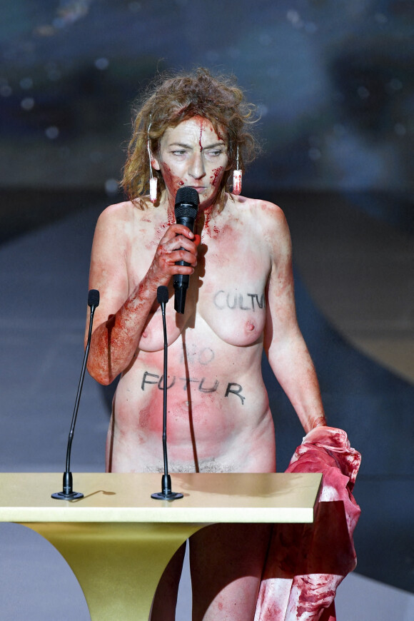 BullittFr's tweet photo. @edwyplenel @Mediapart Et pour Corinne Masiero recouverte de faux sang en public en clair aux César 2021... t'en penses quoi ducon ? #patricksébastien @Cyrilhanouna https://t.co/RBgVClwVDv