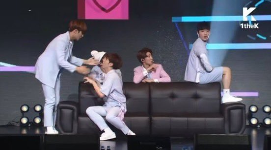 ꨄ︎ ✧･ﾟ* ★ tweet media