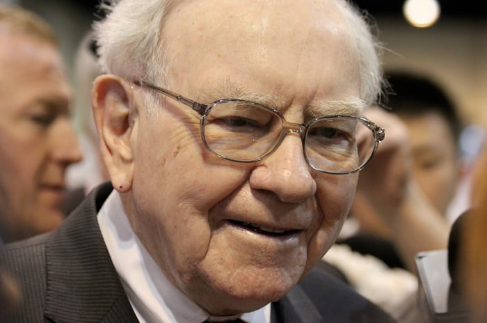 lopezunwired's tweet image. Alphabet vs. American Express: Which Warren Buffett Stock Is a Better Buy? dlvr.it/TRV8KH #AmericanExpress #Investing #BerkshireHathaway #Finance