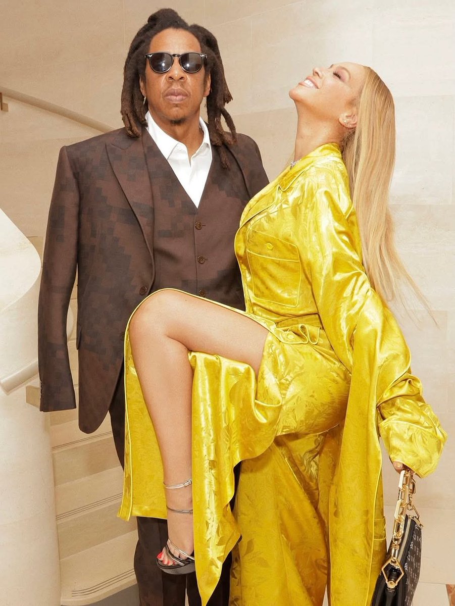 iLissaNJ's tweet image. The Carters don’t follow trends… they create them. 🔥 #jayzandbeyonce #TheCarters #powercouple