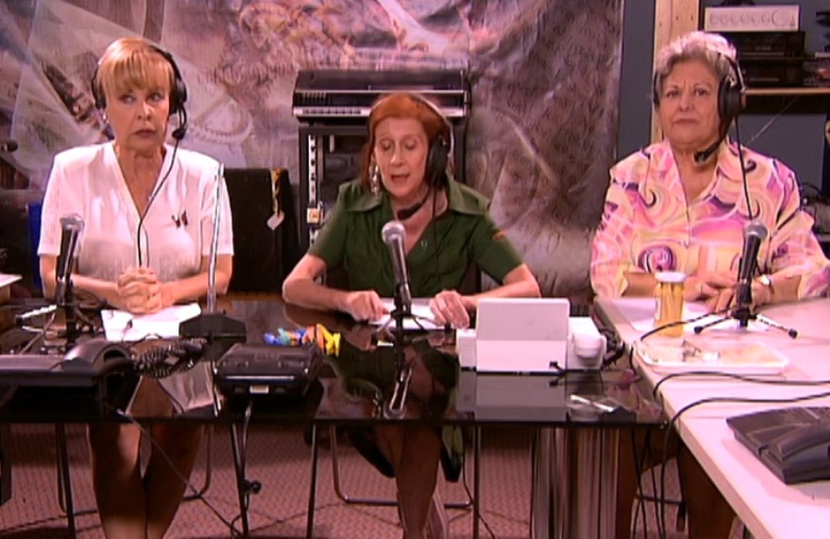 kansaita_'s tweet photo. hoy vuelven a estar juntas por fin, después de años acompañándonos y divirtiéndonos a todos casi a diario

hoy más que nunca, eterno radiopatio ❤️ https://t.co/pgjhUVEgf8