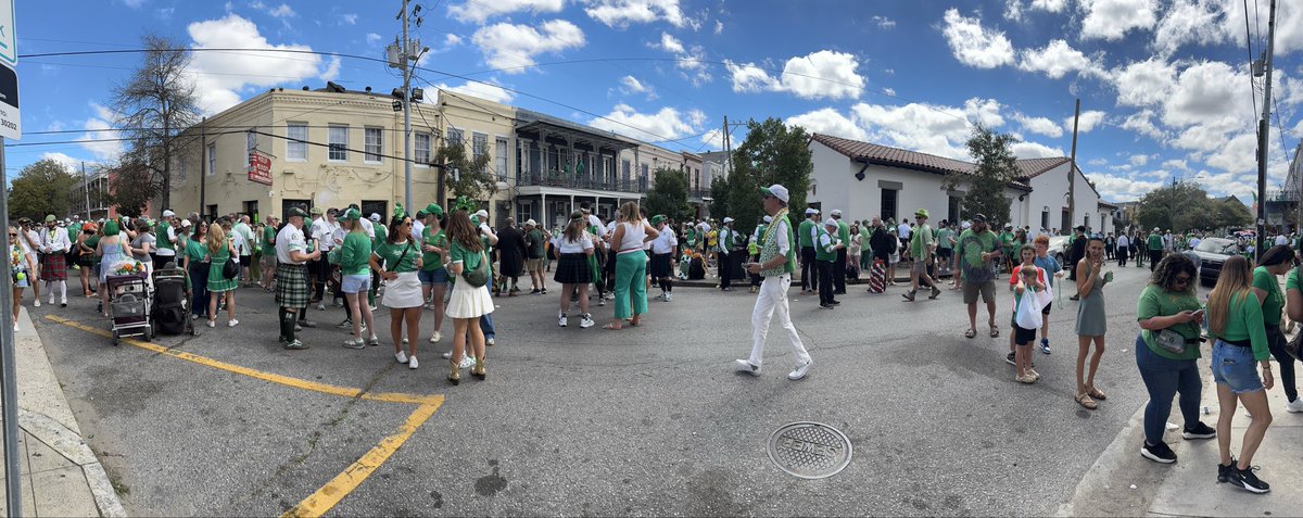 Fynnderella1's tweet photo. #IrishChannel #NOLA #StPattysDayParades https://t.co/2x0vq108N0