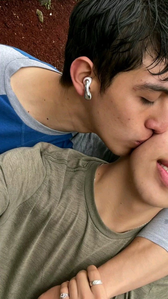 me and who (@coupleofdudess) on Twitter photo 